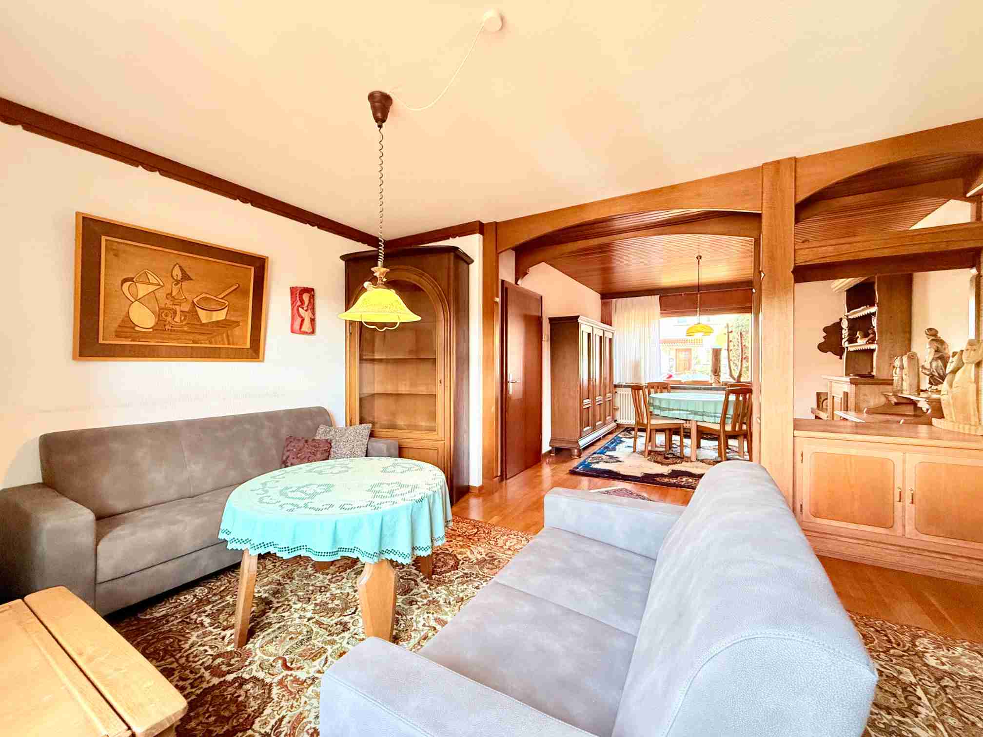 Wohnbereich mit Blick ins Esszimmer